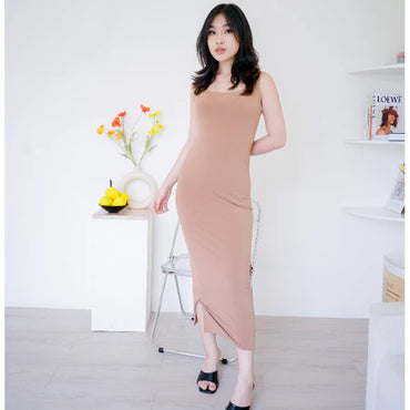 NZINGA Eva Midi | Midi Dress Wanita Slim Fit Polos - Baju Tanpa Lengan Square Neck Stylish | S - XXL