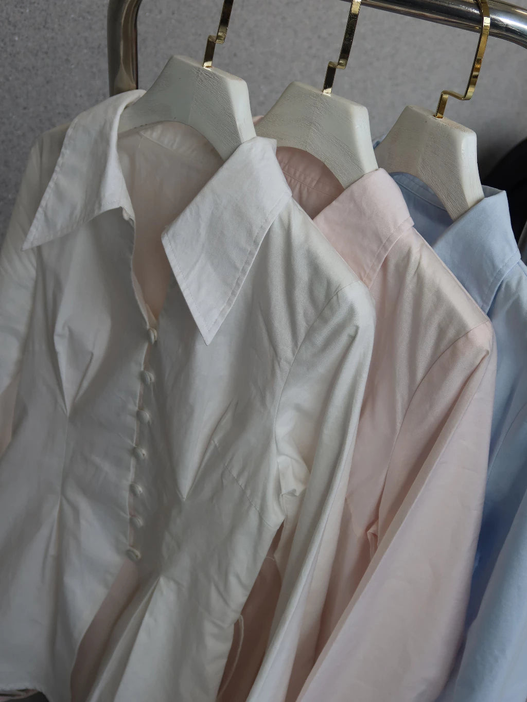 Celeste Wispie Fitted Long Sleeve Shirt Kemeja Wispie Atasan Wanita Slim fit Office Look Lengan Panjang V Neck