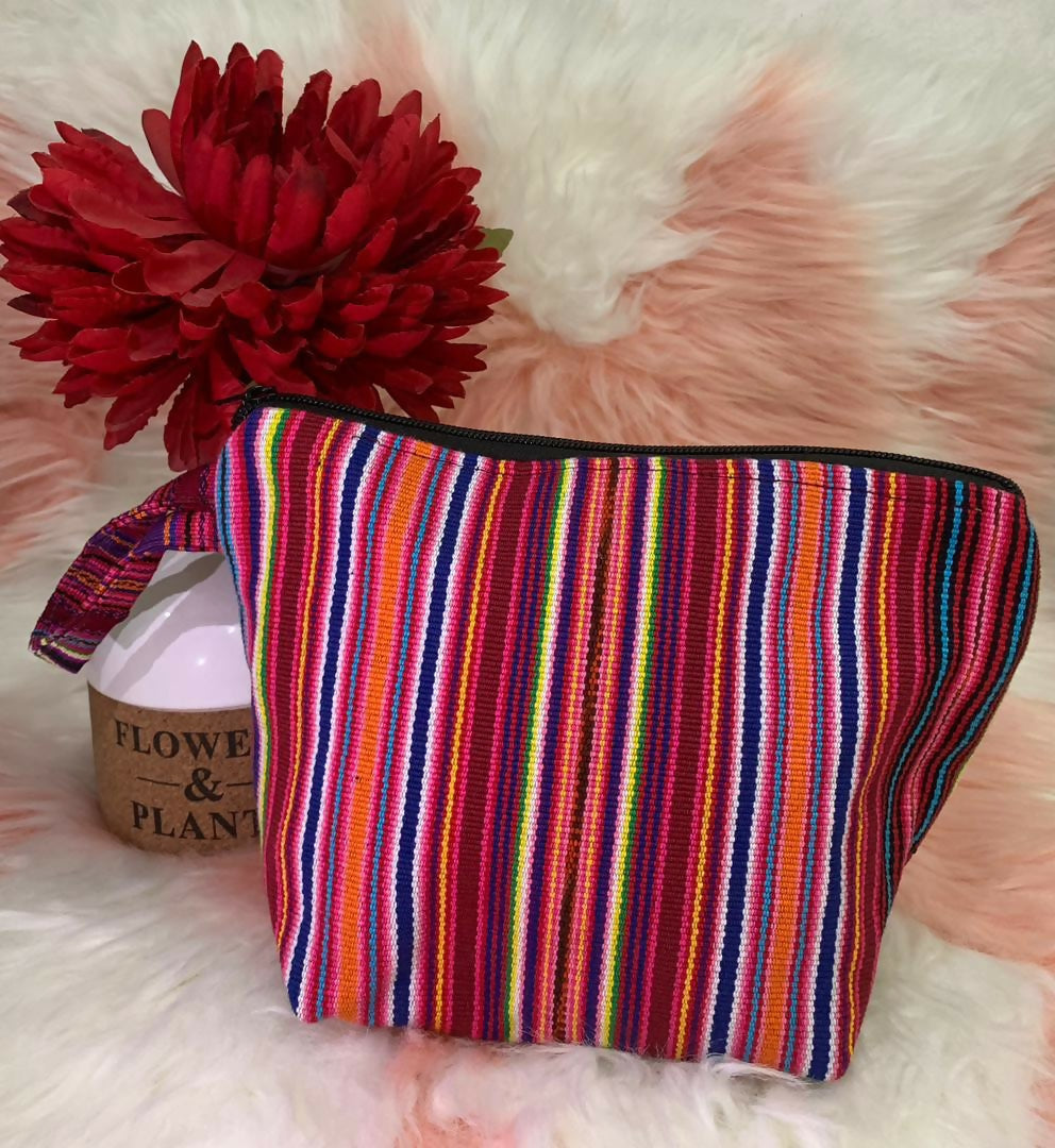 Tas Pouch dengan motif Tais Tradisional