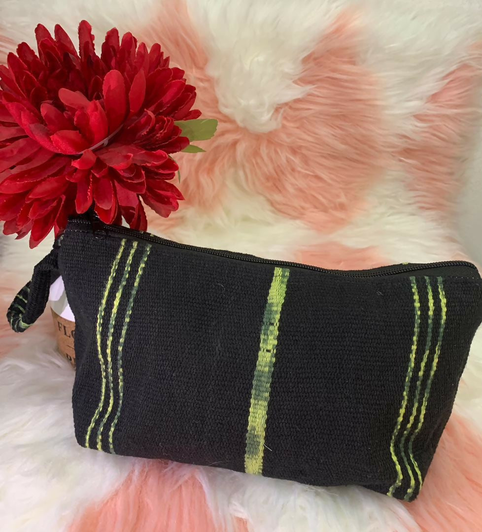 Tas Pouch dengan motif Tais Tradisional