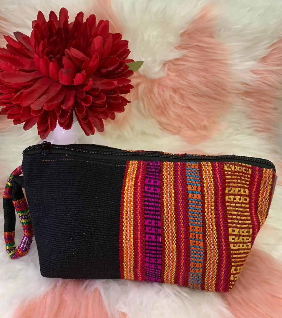 Tas Pouch dengan motif Tais Tradisional