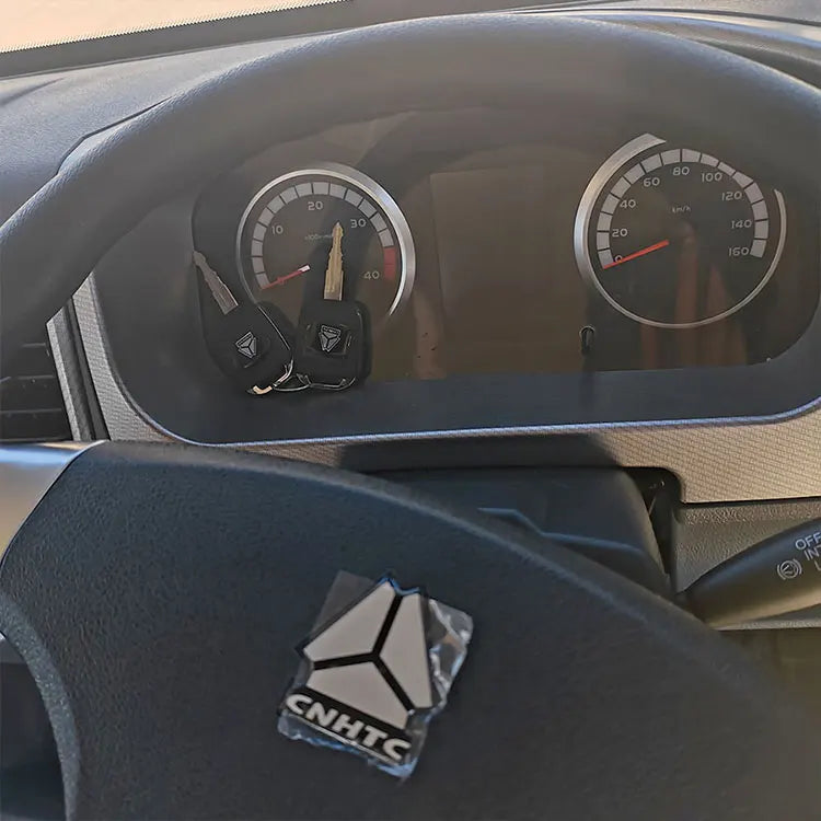 HOWO 4x2 Fence Cargo Truck  Light Cargo Truck  Fence Cargo Truck Price