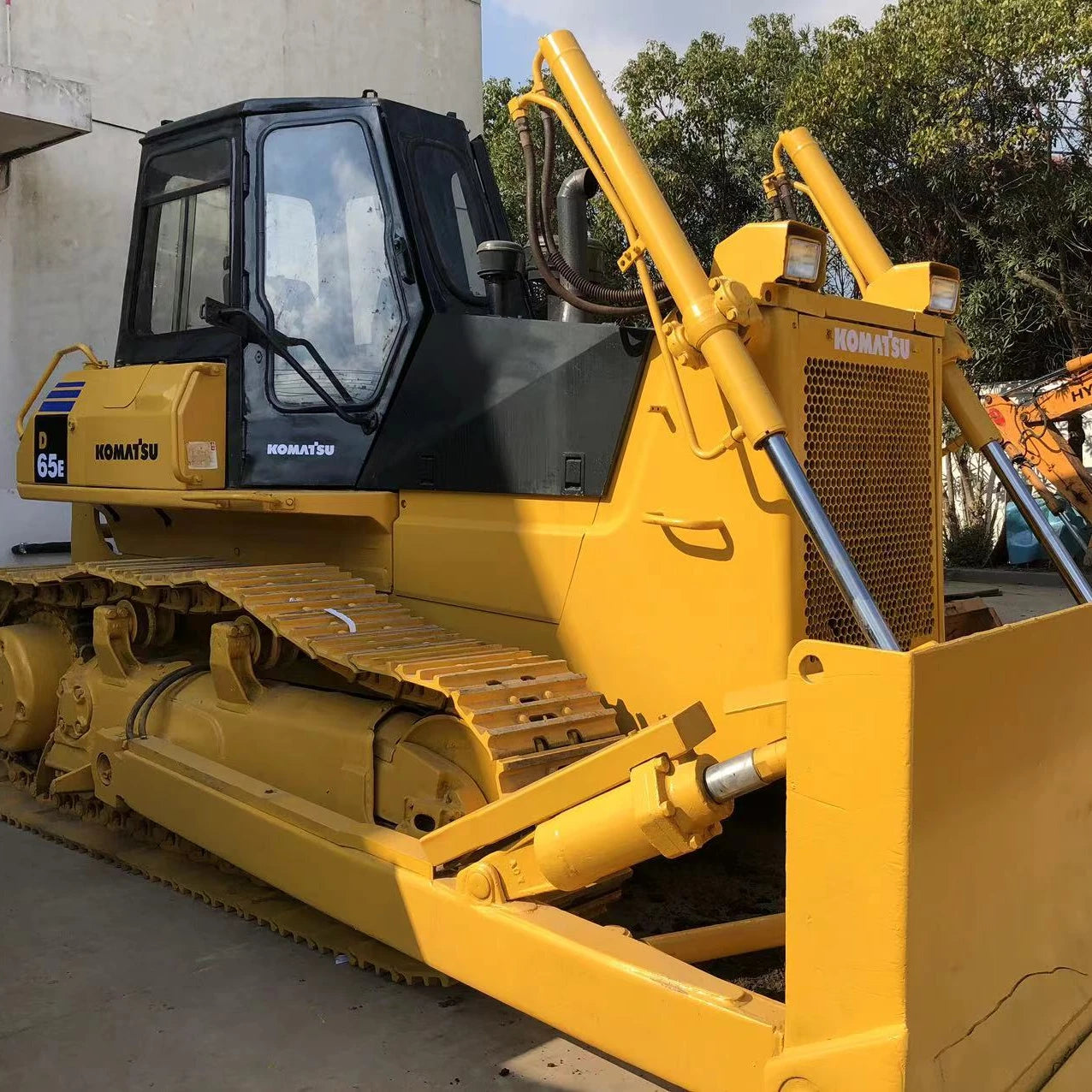 Komatsu Used Bulldozers D65 D85 D155ax D275 D375 D475 Earthmoving Construction Machinery