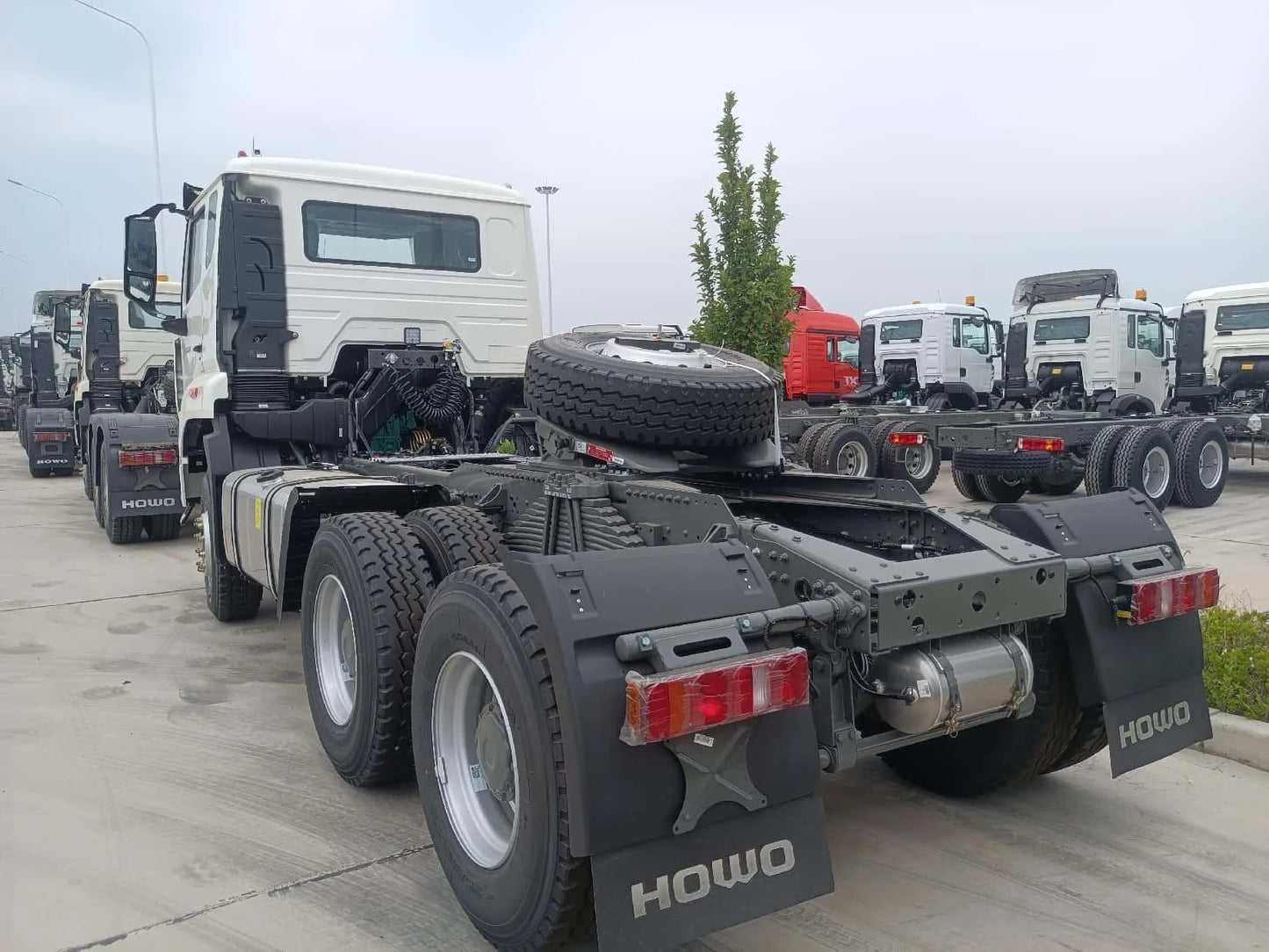 Strong & Steady: New HOWO 371HP Articulated Tractor | 10-Wheel Chassis | Built for Long-Distance Haulage