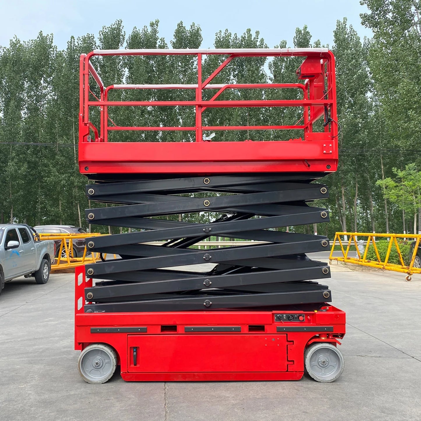 Factory Direct New Hydraulic Automatic Mobile Electric Scaffold Lift 10m 16m 20m Construction Steel Home Use Restaurant
