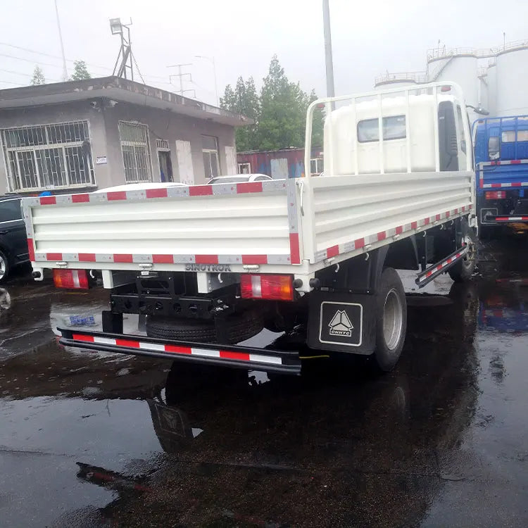 Sinotruk New Howo 5 Tons 10 Tons 4x2 Sinotruck Light Cargo Truck for Sale