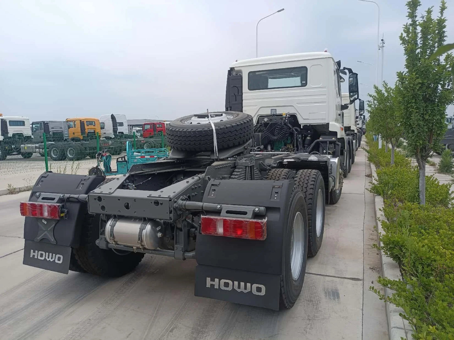 Strong & Steady: New HOWO 371HP Articulated Tractor | 10-Wheel Chassis | Built for Long-Distance Haulage