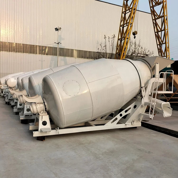 Vehicle Mounted Concrete Mixing and Transportation Tank, Mobile Self Dumping Cement Mixing Bucket, Road Construction Equipment