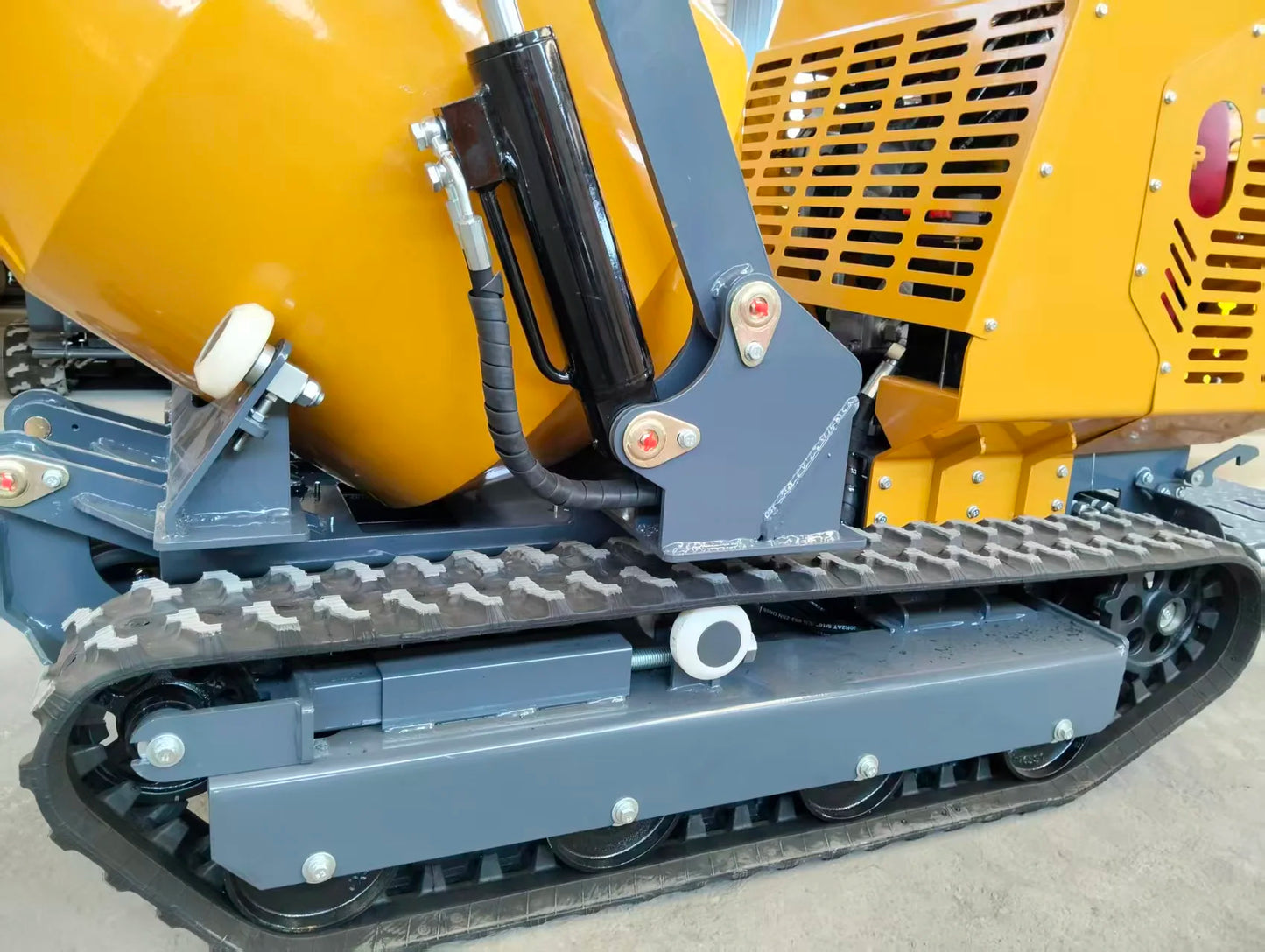 Mini Crawler Concrete Mixer Truck, Mini Crawler Transport Vehicle, Dump Truck, Crawler Dump Truck with Concrete Mixer