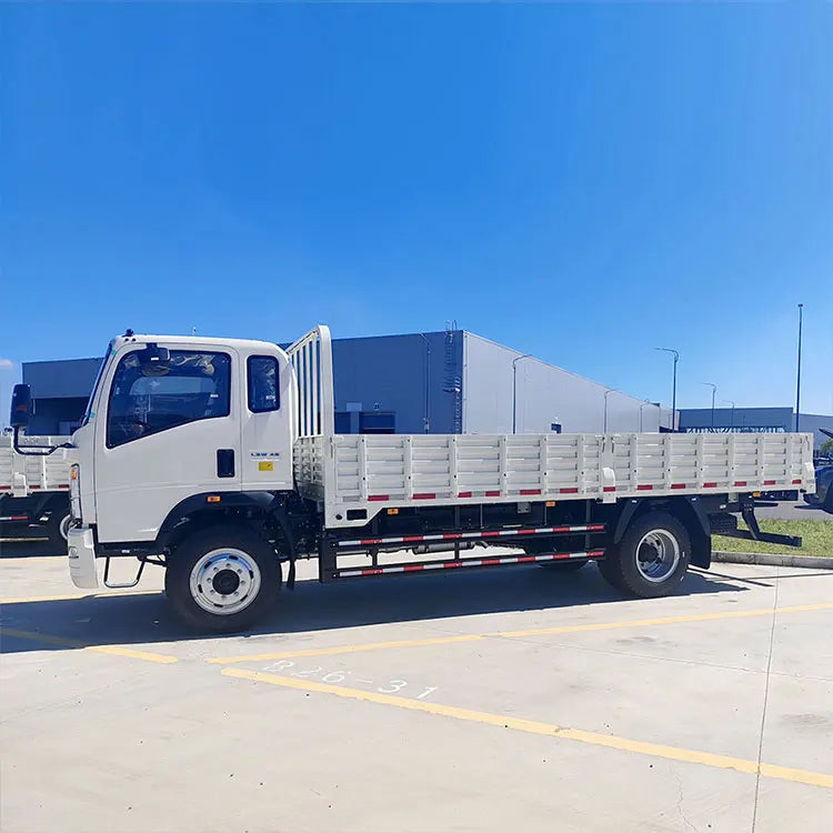 HOWO 4x2 Fence Cargo Truck  Light Cargo Truck  Fence Cargo Truck Price