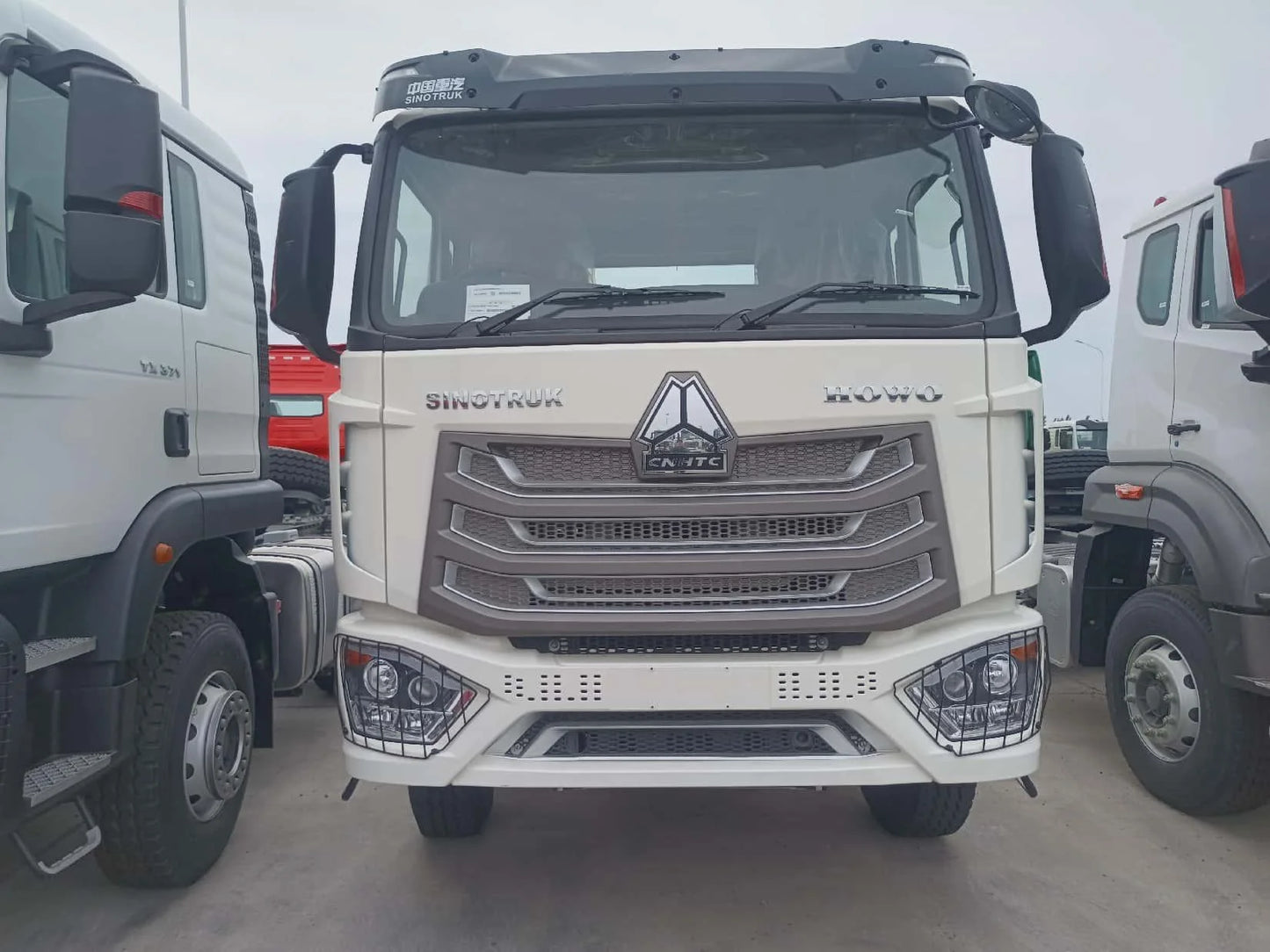 Strong & Steady: New HOWO 371HP Articulated Tractor | 10-Wheel Chassis | Built for Long-Distance Haulage