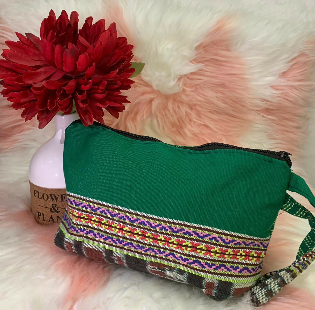 Tas Pouch dengan motif Tais Tradisional