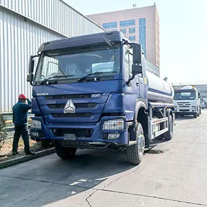 Howo Hot Sale Water Tank Truck 5000L 8000L 4x2 Watering Cart Water Spray Sprinkler Tanker Truck