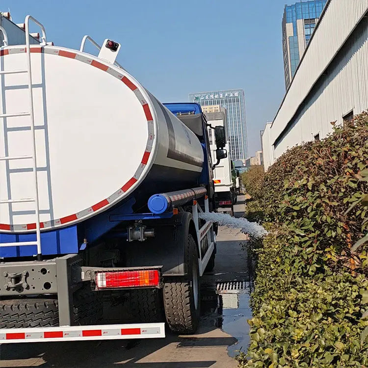 Howo Hot Sale Water Tank Truck 5000L 8000L 4x2 Watering Cart Water Spray Sprinkler Tanker Truck