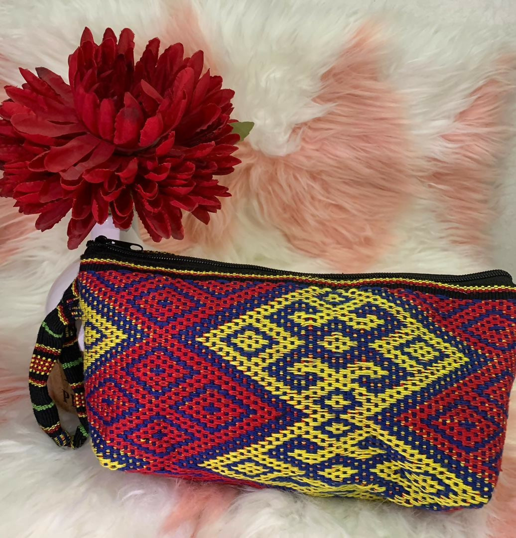 Tas Pouch dengan motif Tais Tradisional