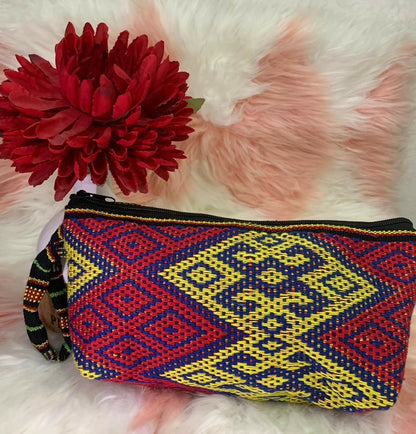 Tas Pouch dengan motif Tais Tradisional