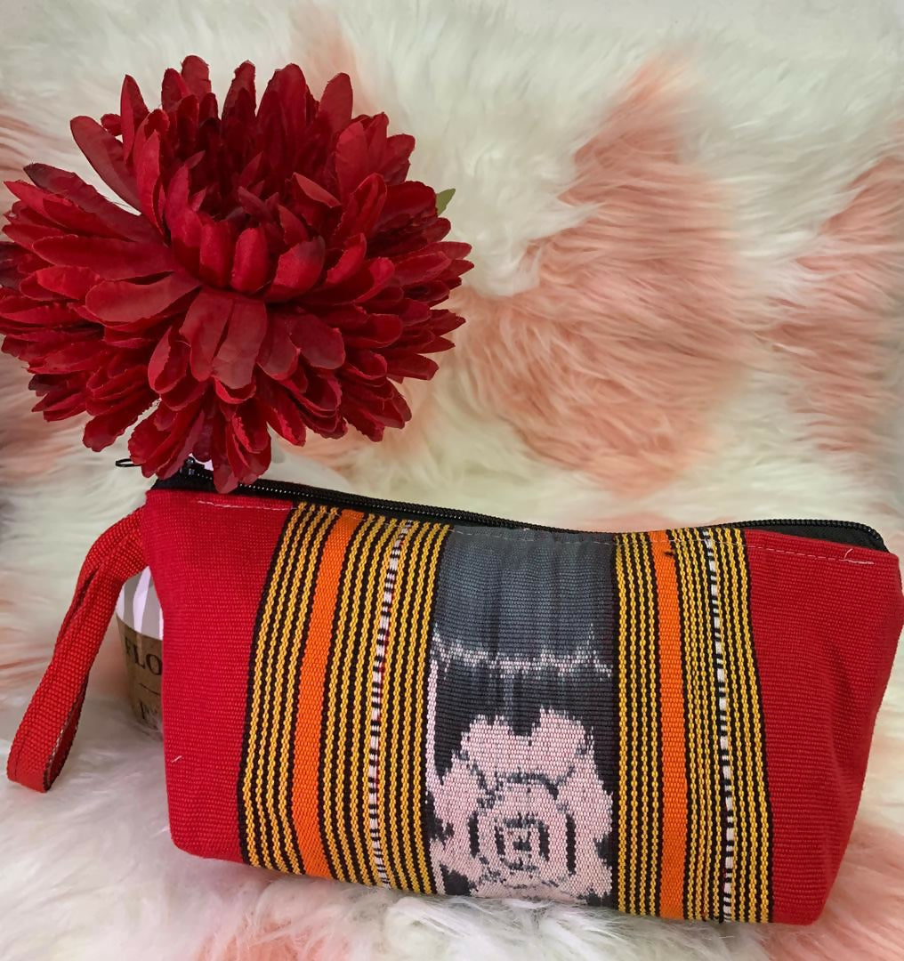 Tas Pouch dengan motif Tais Tradisional